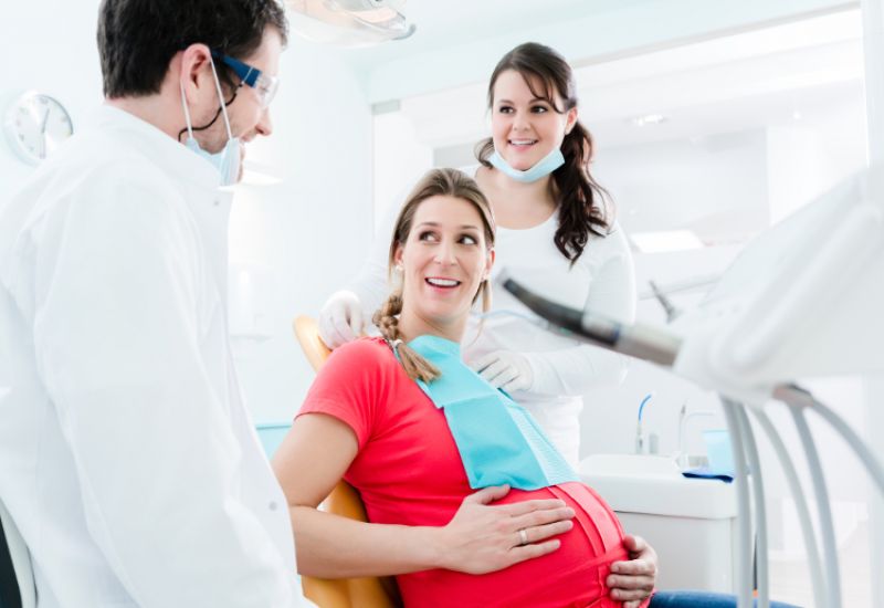 ciąża a zęby kobieta u dentysty